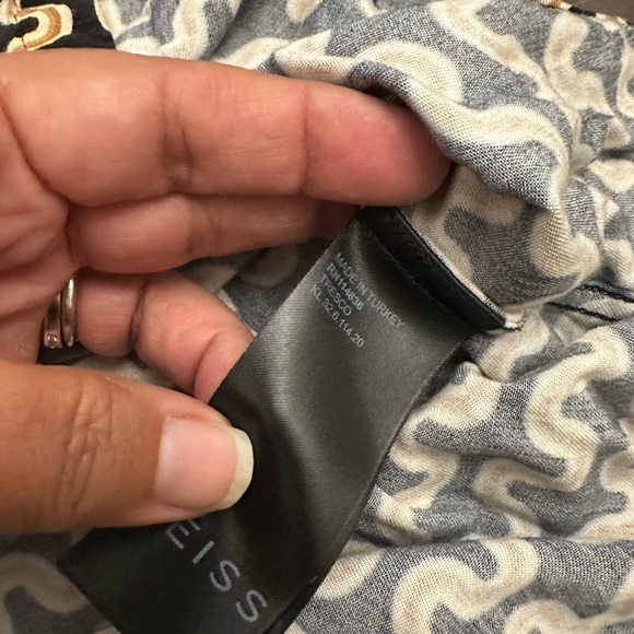 Black and Cream Patterned Men's Shirt - Picture 6 of 7